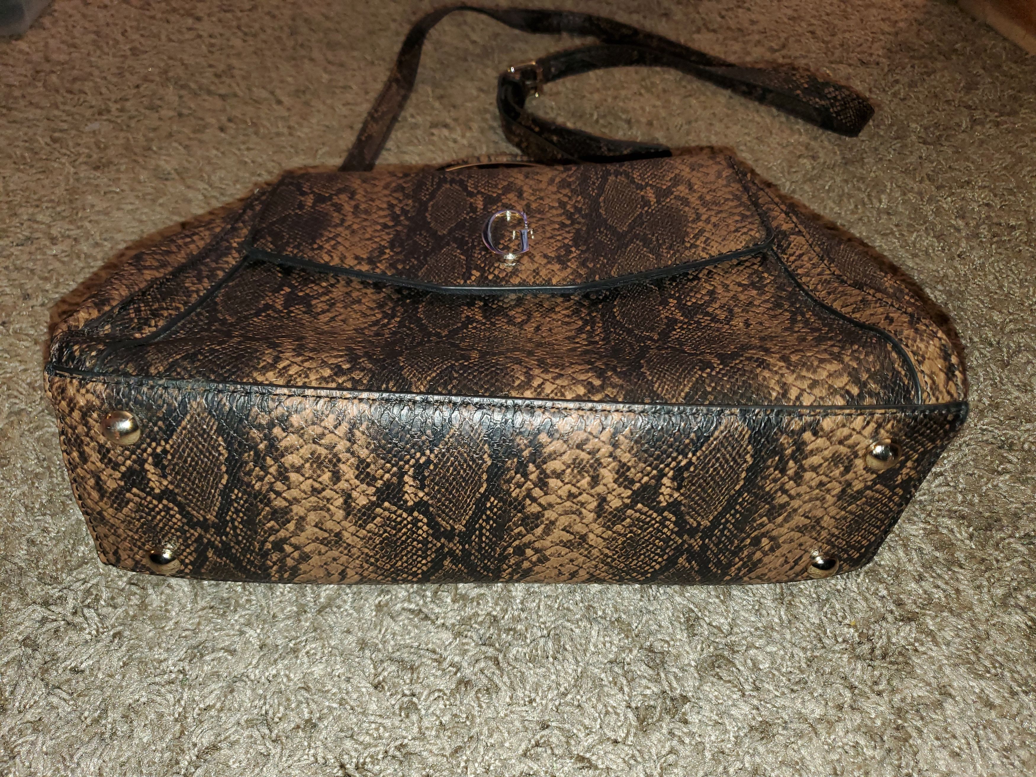 Guess Two tone brown faux leather snakeskin Guess purse Size ONE SIZE - 6 Thumbnail