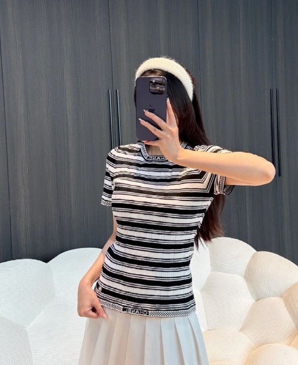 Chanel Chanel Classic Black White Stripe Knit Top Size XXS / US 00 / IT 34 - 1 Thumbnail