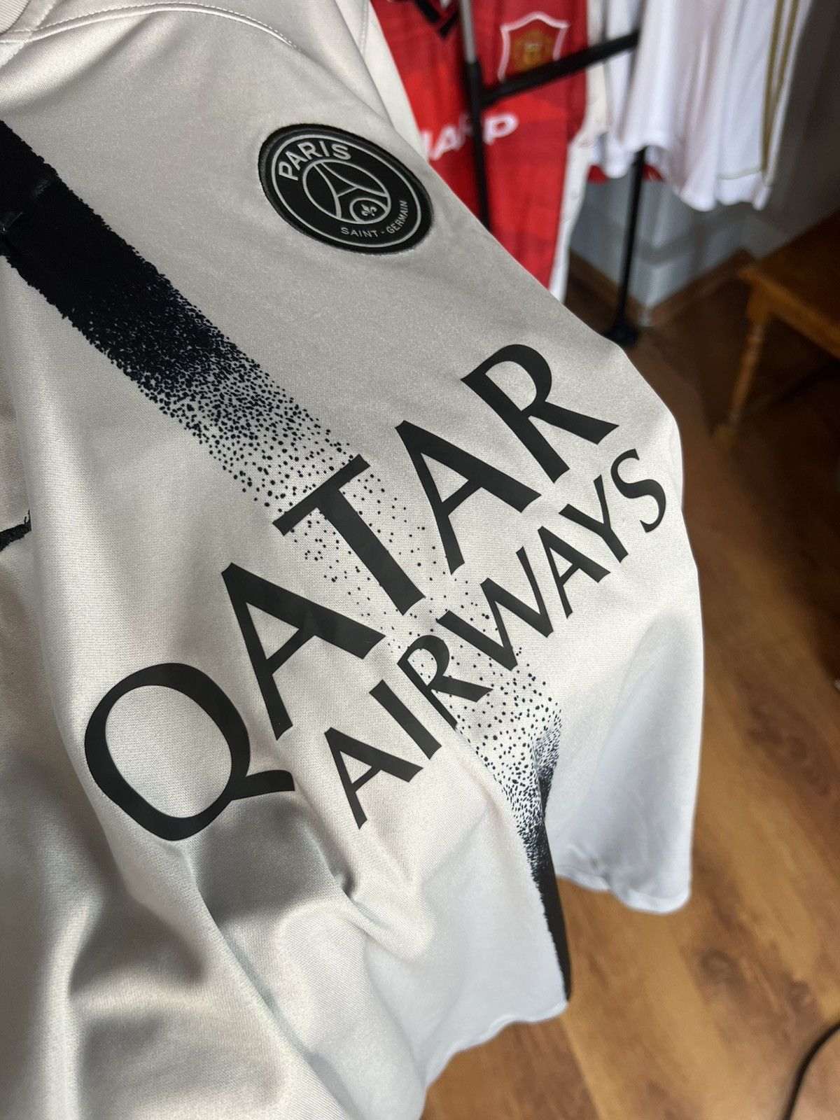 Nike Soccer Jersey Jordan PSG 2022/23 Neymar JR #10 Size US XL / EU 56 / 4 - 7 Thumbnail