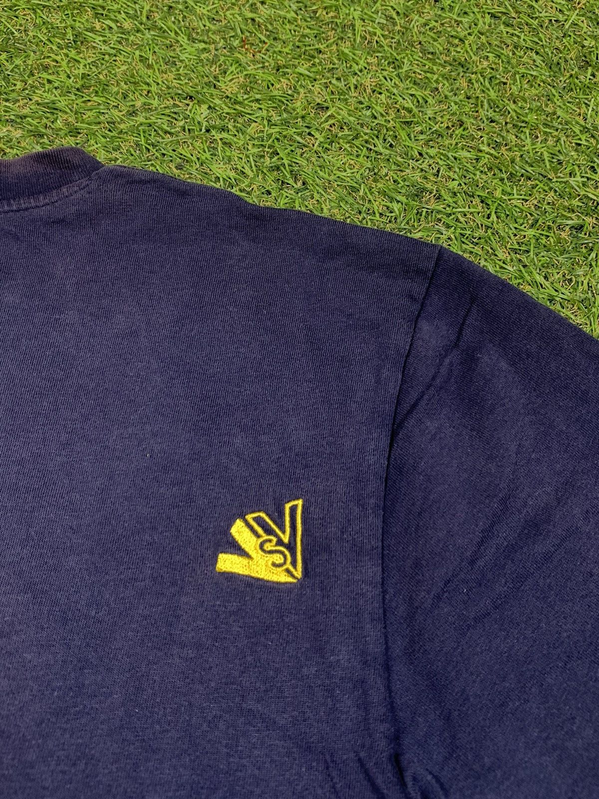 Umbro Vintage Y2K Umbro tee big logo streetwear style size XL Size US XL / EU 56 / 4 - 4 Thumbnail