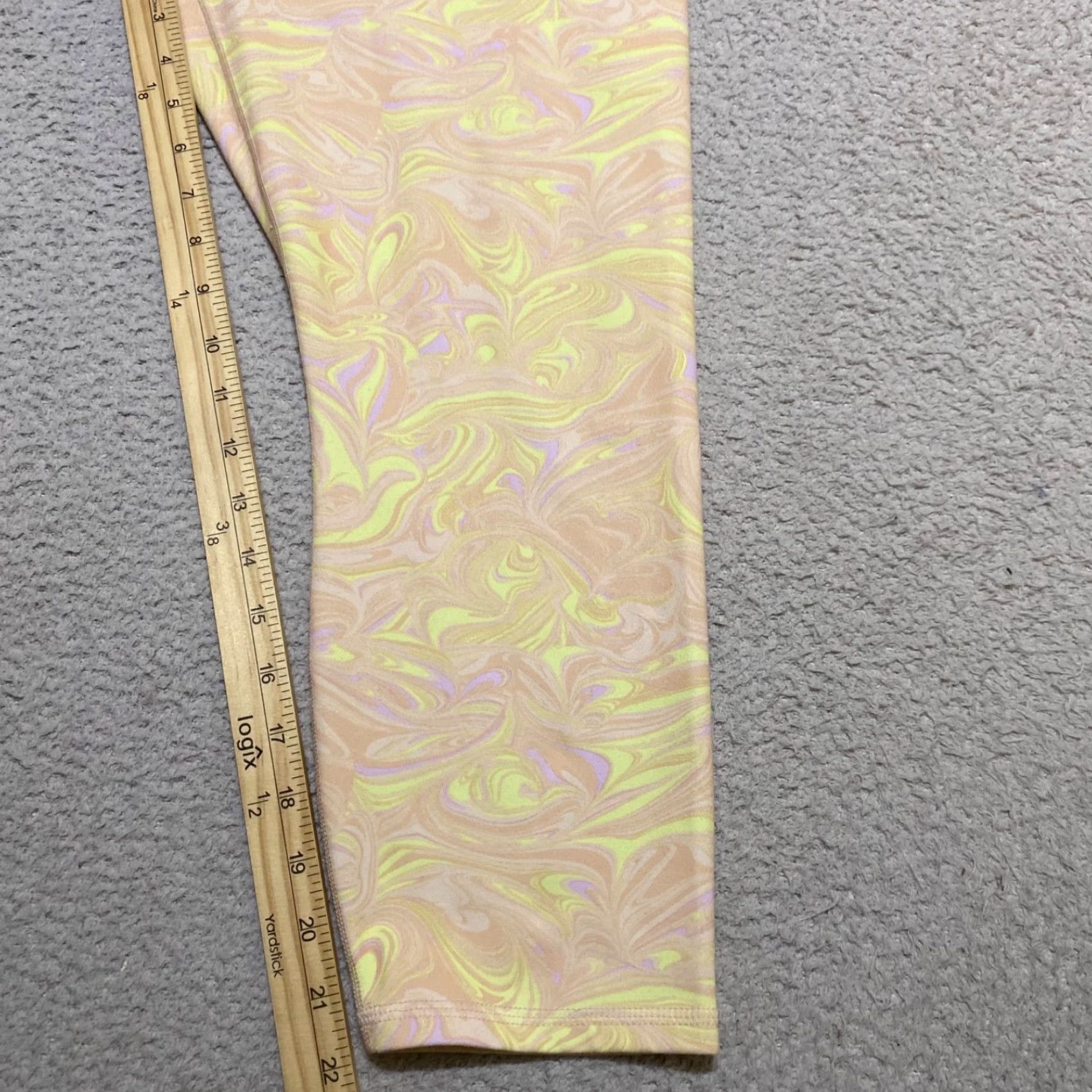 Fabletics Fabletics Leggings Capri 1X Plus Multicolor Geometric Yoga Workout Shoes? Size 40" / US 18 - 6 Thumbnail