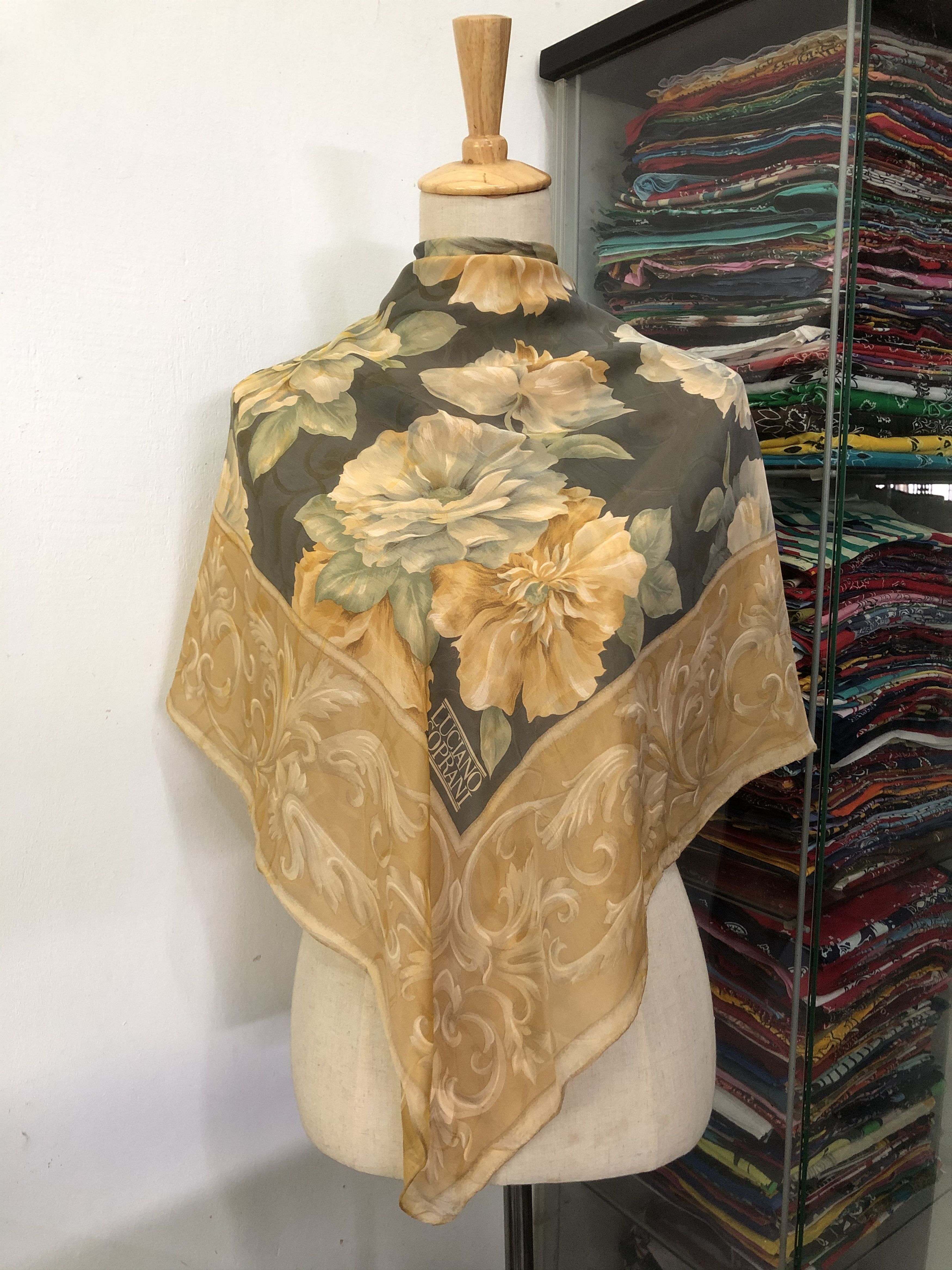 Vintage Vintage Luciano Soprani Silk Scarf Size ONE SIZE - 1 Thumbnail