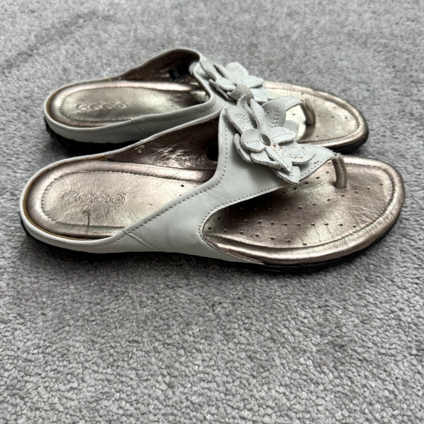 Ecco ECCO Sandal Womens 8-8.5 White Leather Flower Thong Slip On Flat Low Heel Bohemian Beach Designer Outdoor Casual Girls Womens Size US 8 / IT 38 - 3 Thumbnail