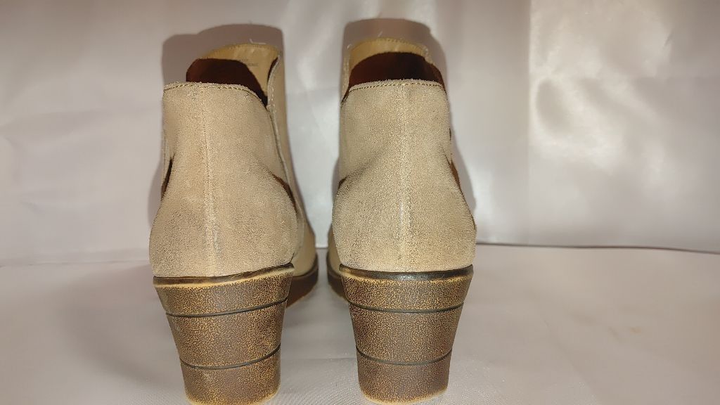 Soffe Sofft Courtnee Suede Wedge Boots Size 9.5M Size US 9.5 / IT 39.5 - 7 Thumbnail