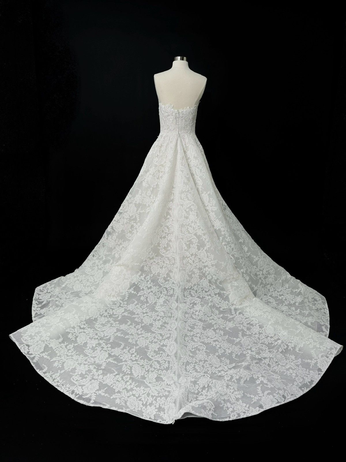 Other Preloved US 6 Anna Augusta French corded lace Bridal Gown Size M / US 6-8 / IT 42-44 - 8 Thumbnail