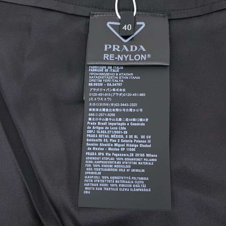 Prada Prada SizeM Black triangle casual skirt short skirt Size 24" / US 00 / IT 34 - 7 Thumbnail