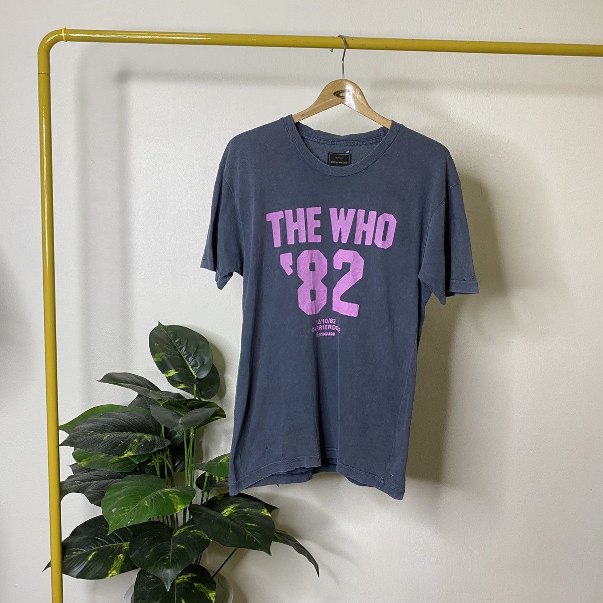 Band Tees × Vintage Retro Brand Los Angeles 1962 The Who Concert Distressed Tee Size US S / EU 44-46 / 1 - 1 Thumbnail