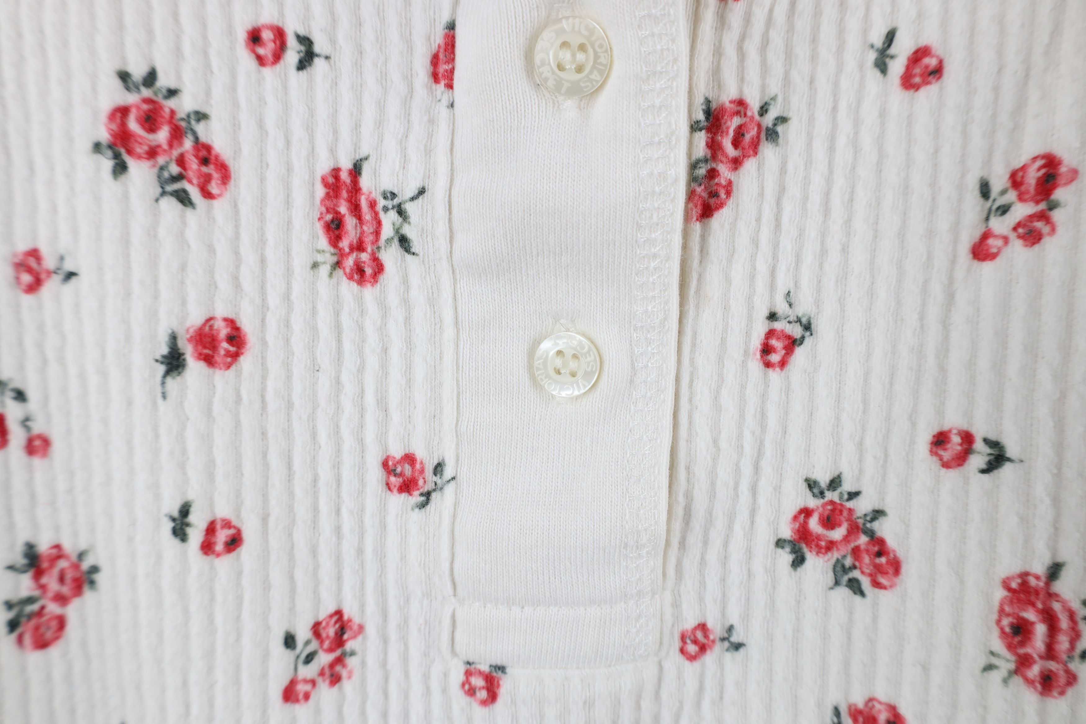 Victoria's Secret × Vintage Vintage Victorias Secret Country Rose Ribbed Henley T-Shirt Size L / US 10 / IT 46 - 7 Thumbnail