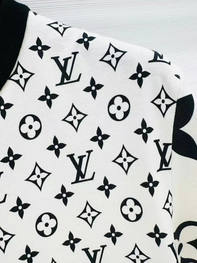 Louis Vuitton Louis Vuitton Chain full logo short sleeve Size US S / EU 44-46 / 1 - 3 Thumbnail