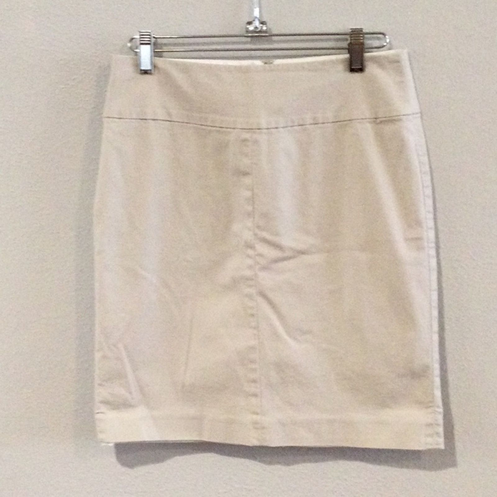 Banana Republic Banana Republic Tan Back Slit Lined Mini Skirt Sz 2 Size 26" / US 2 / IT 38 - 1 Thumbnail