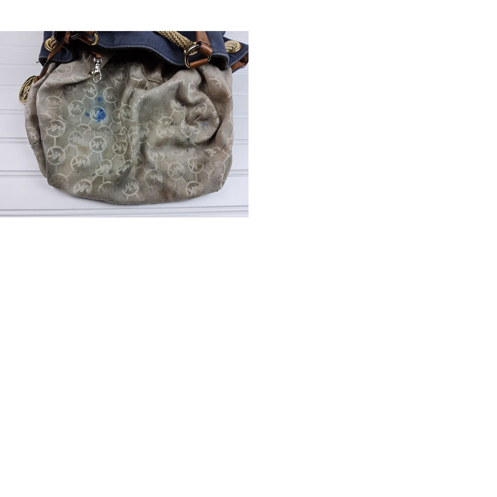Michael Kors Michael Kors Shoulder Bag Drawstring Bucket Snap Handbag Purse Womens Size ONE SIZE - 9 Thumbnail