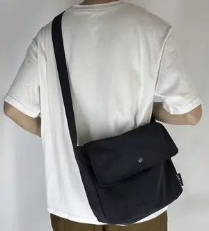 Japanese Brand New retro fashion canvas messenger shoulder bag Size ONE SIZE - 1 Thumbnail