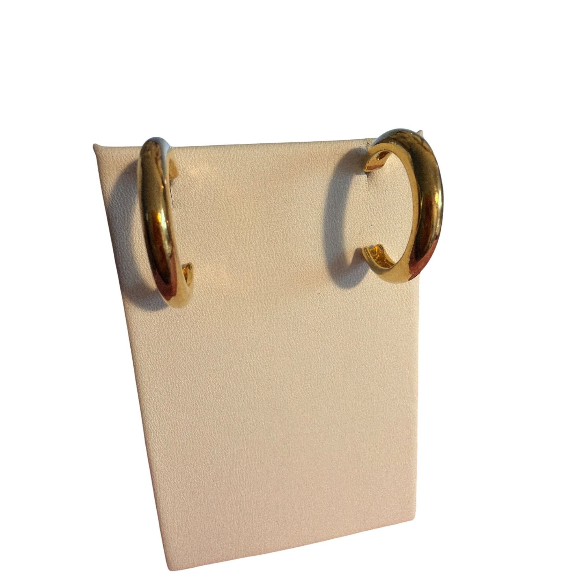 Other Gold Tone Hoop Earrings Pierced Vintage 1" Across Estate Cla Size ONE SIZE - 1 Thumbnail