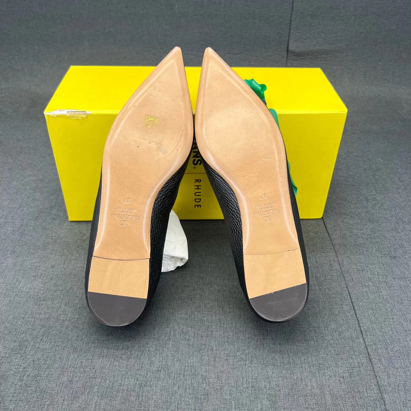 Valentino Valentino Leather Pointed Toe Flat Black Size US 6 / IT 36 - 7 Thumbnail