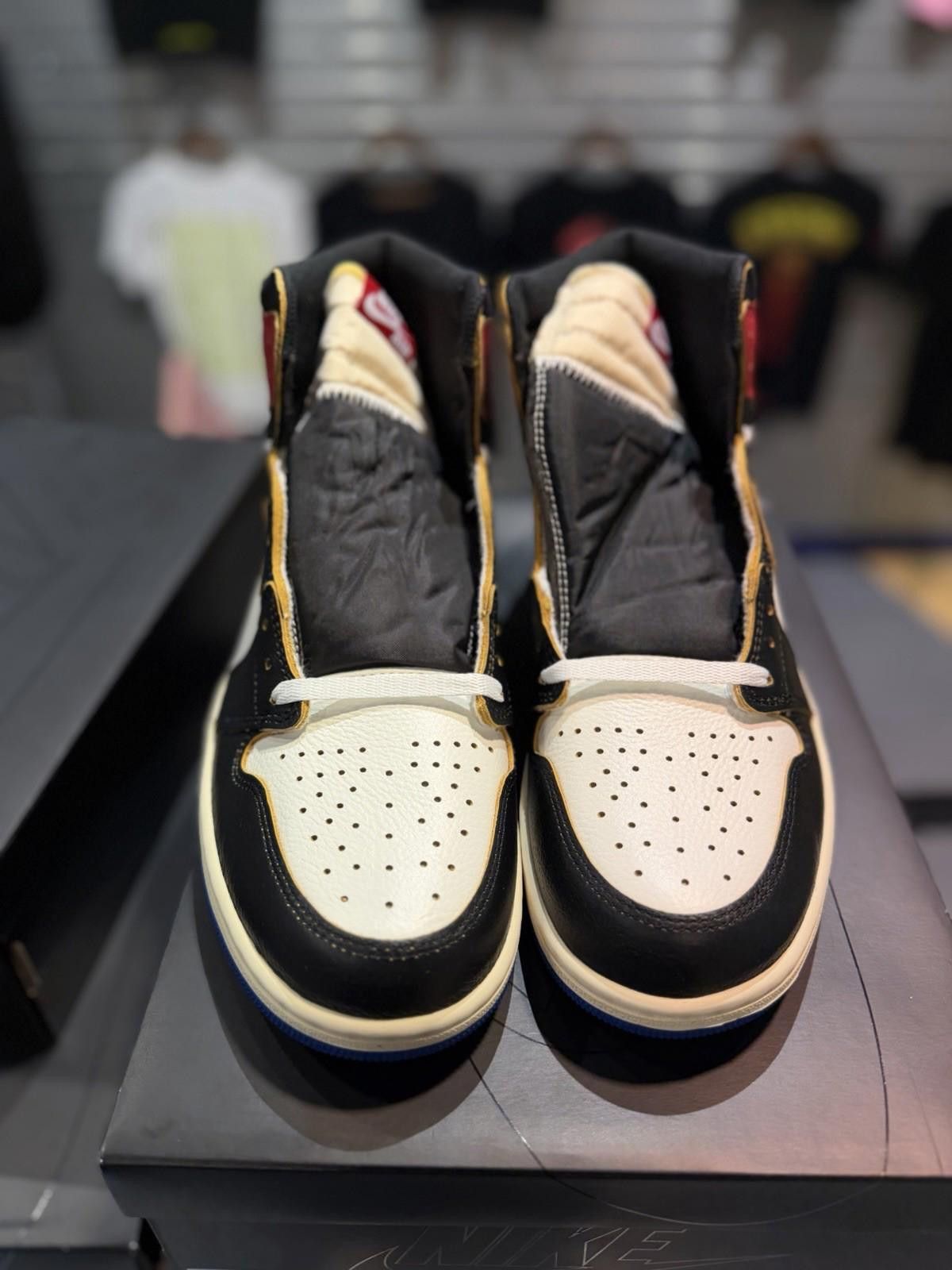 Jordan Brand Air Jordan 1 x Union x Fragment Black and Varsity Red 11 Size US 11 / EU 44 - 4 Thumbnail