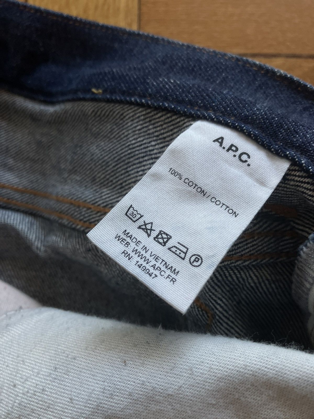 A.P.C. Beautiful wear selvedge pair of APC jeans Size US 32 / EU 48 - 4 Thumbnail