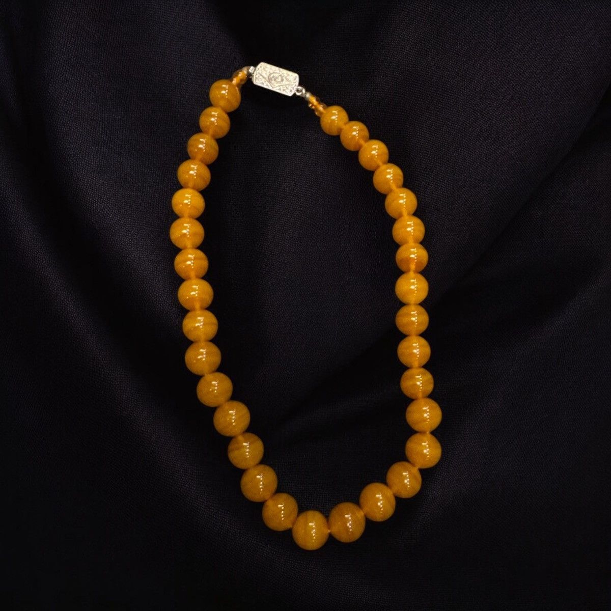 Jewelry VINTAGE BALTIC AMBER ORANGE GRADUATED BEADS NECKLACE Size ONE SIZE - 1 Thumbnail