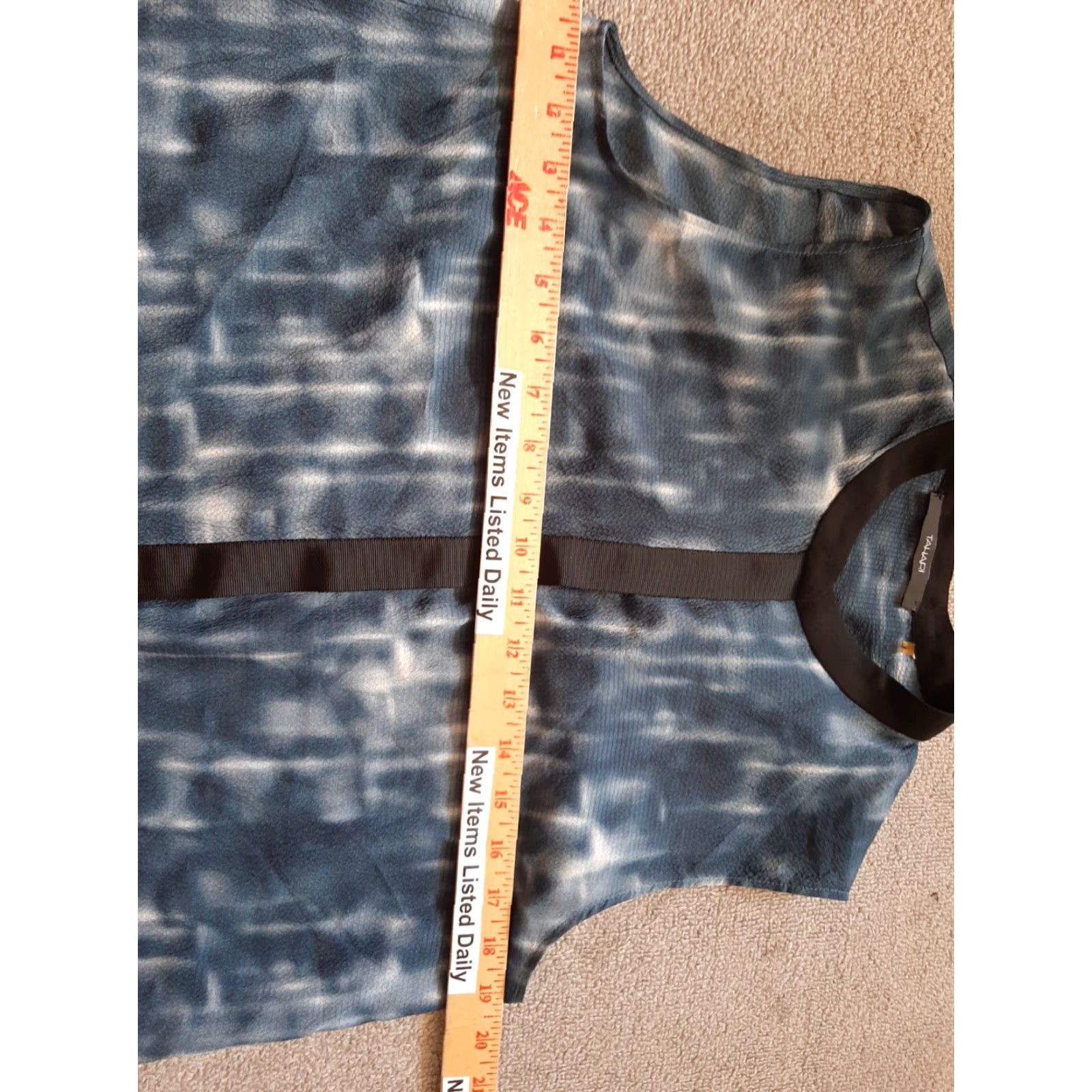 Vintage Tahari Blue Sleeveless Button-Up Top Women's Size S User: Tahari Blue Sleeveless Button-Up Top Women's Size S Size S / US 4 / IT 40 - 4 Thumbnail