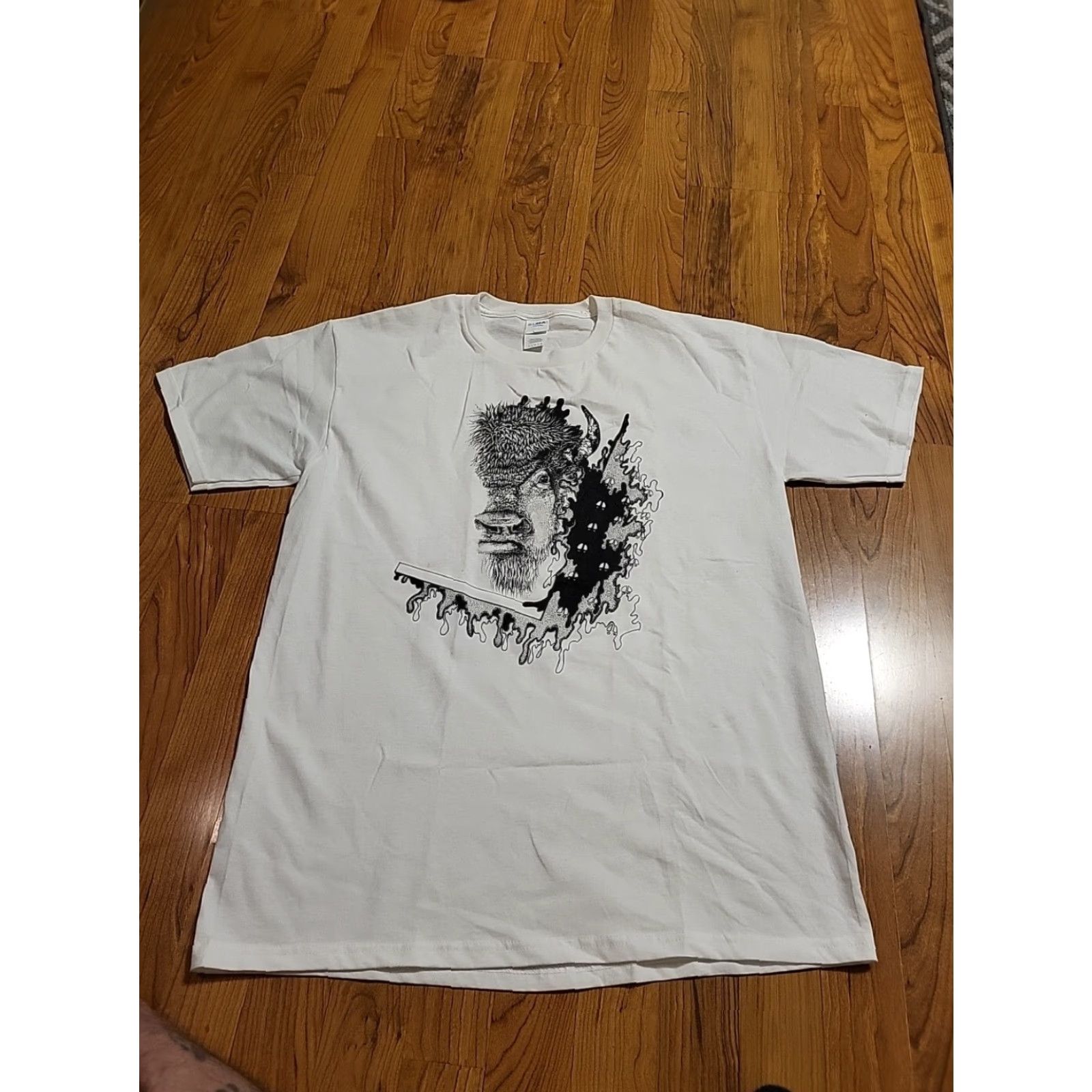 Native Suna Buffalo Bison Graphic Print Crew Neck T-Shirt White Cotton L Men Regular Short Sleeve Shirt 42" Chest All Seasons Designer Animals Nature N7 Size US L / EU 52-54 / 3 - 4 Thumbnail
