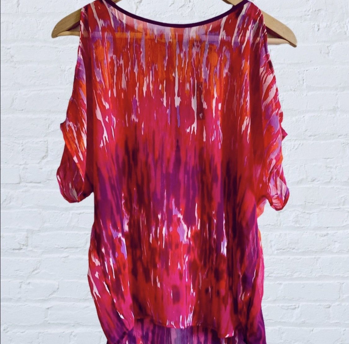 Express EXPRESS ZIP BACK SLIT SLEEVE SHORT SLEEVE COLD SHOULDER TOP Size XS / US 0-2 / IT 36-38 - 9 Thumbnail