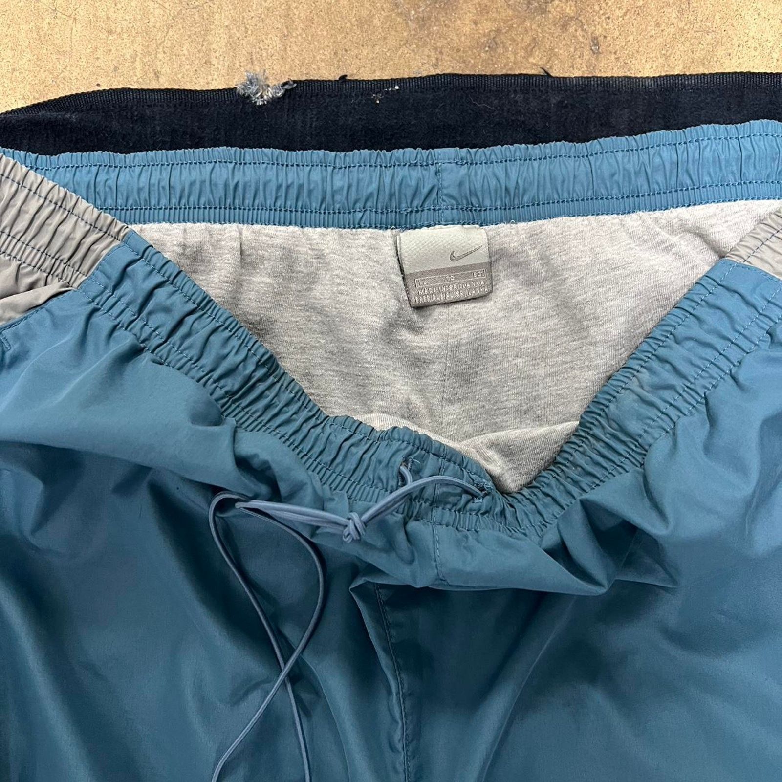 Nike Vintage Nike track pants size xl blue and grey baggy y2k Size US 26 / EU 42 - 3 Thumbnail