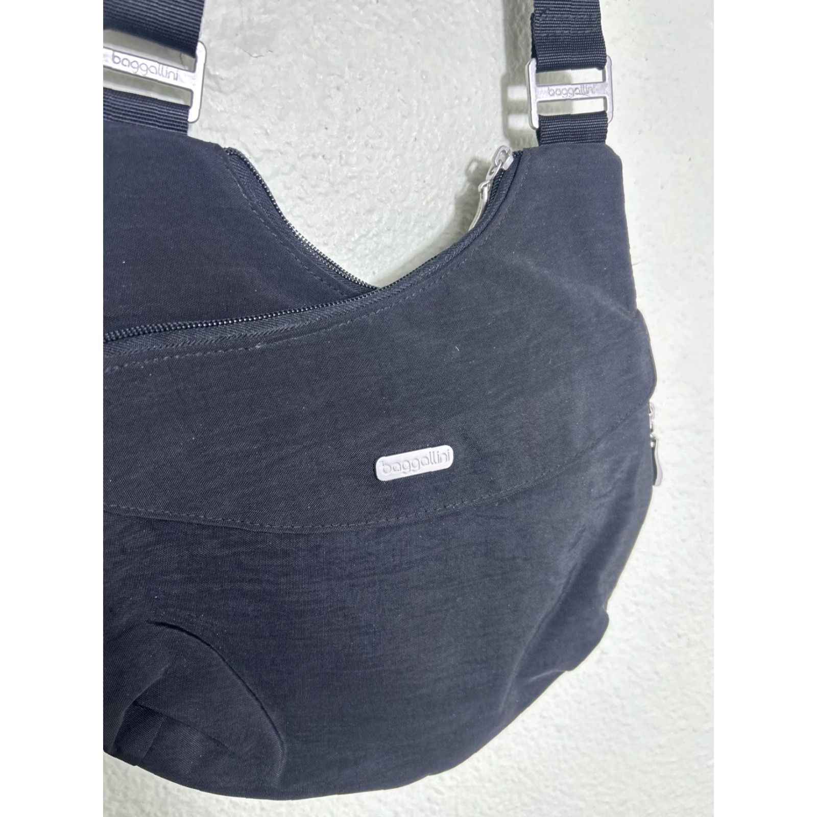 Vintage Baggallini Crossbody Bag Travel Adjustable Strap Black 12x9.5x3.5 Women, Nylon, Beige Lining, Cross-Body, Travel, Bag, Black Nylon crossbody bag Size ONE SIZE - 3 Thumbnail