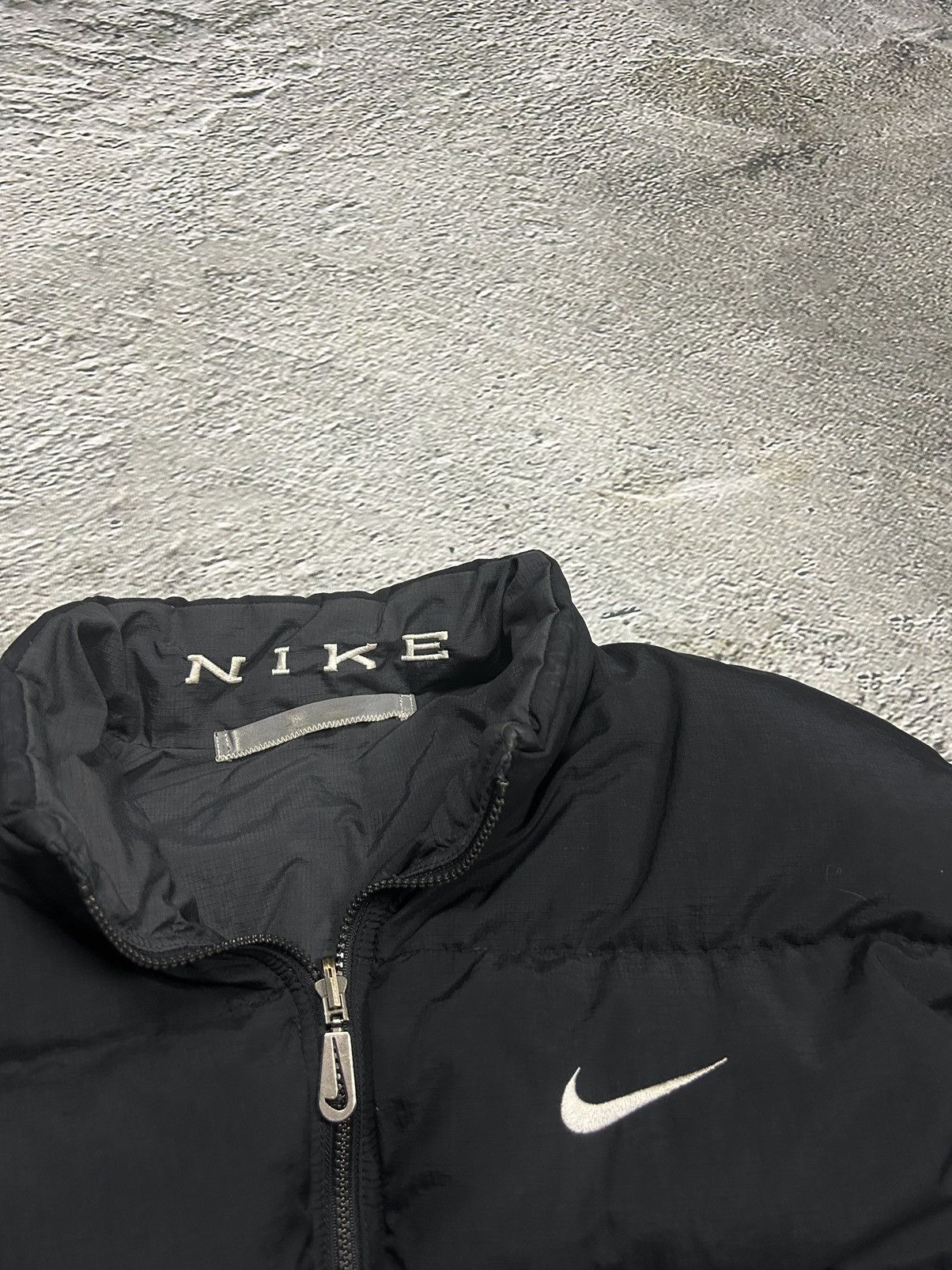 Nike × Vintage Nike black puffer jacket big logo reversible vintage 90s Size US L / EU 52-54 / 3 - 5 Thumbnail