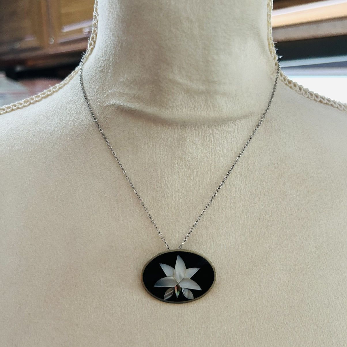 Vintage Vintage 70s Alpaca Mexico shell inlay orchid brooch necklace Size ONE SIZE - 2 Thumbnail