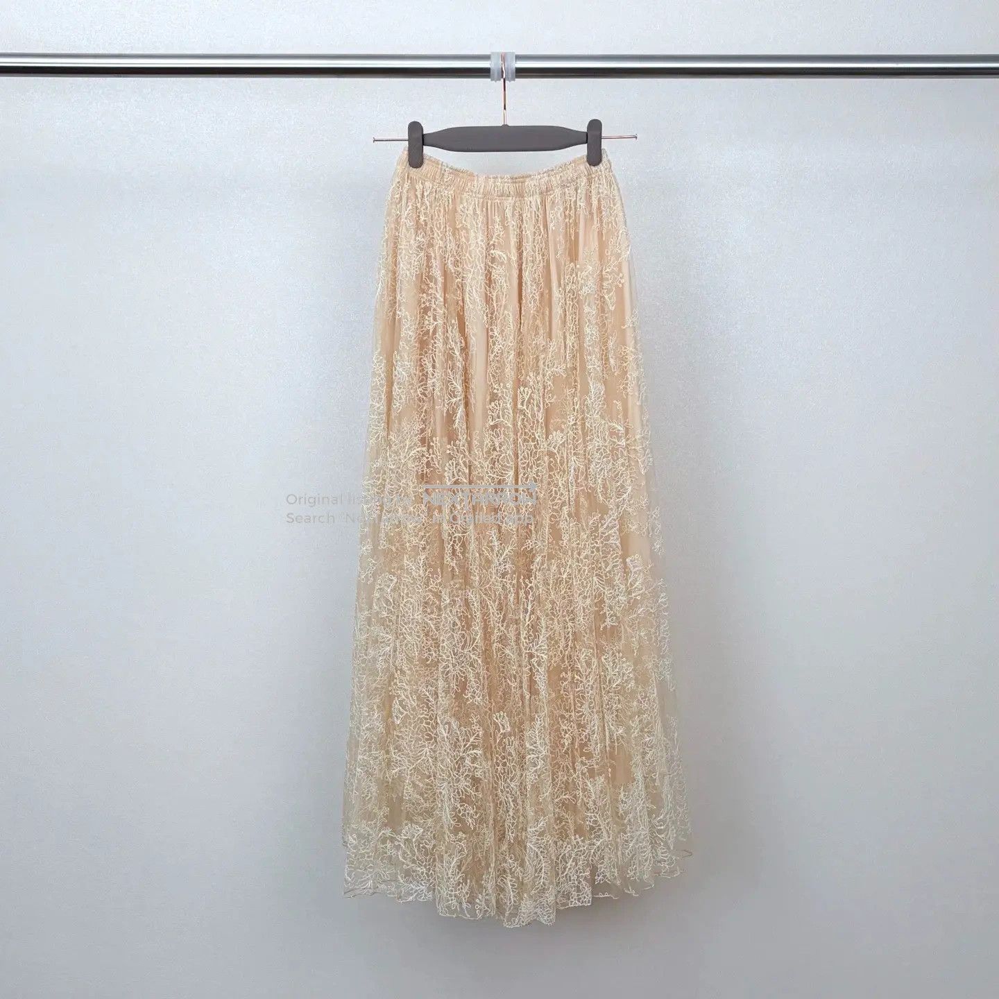 Ermanno Scervino Nude Flower Lace Pleated Skirt in Beige, Women's (Size 25) — image 2 of 6