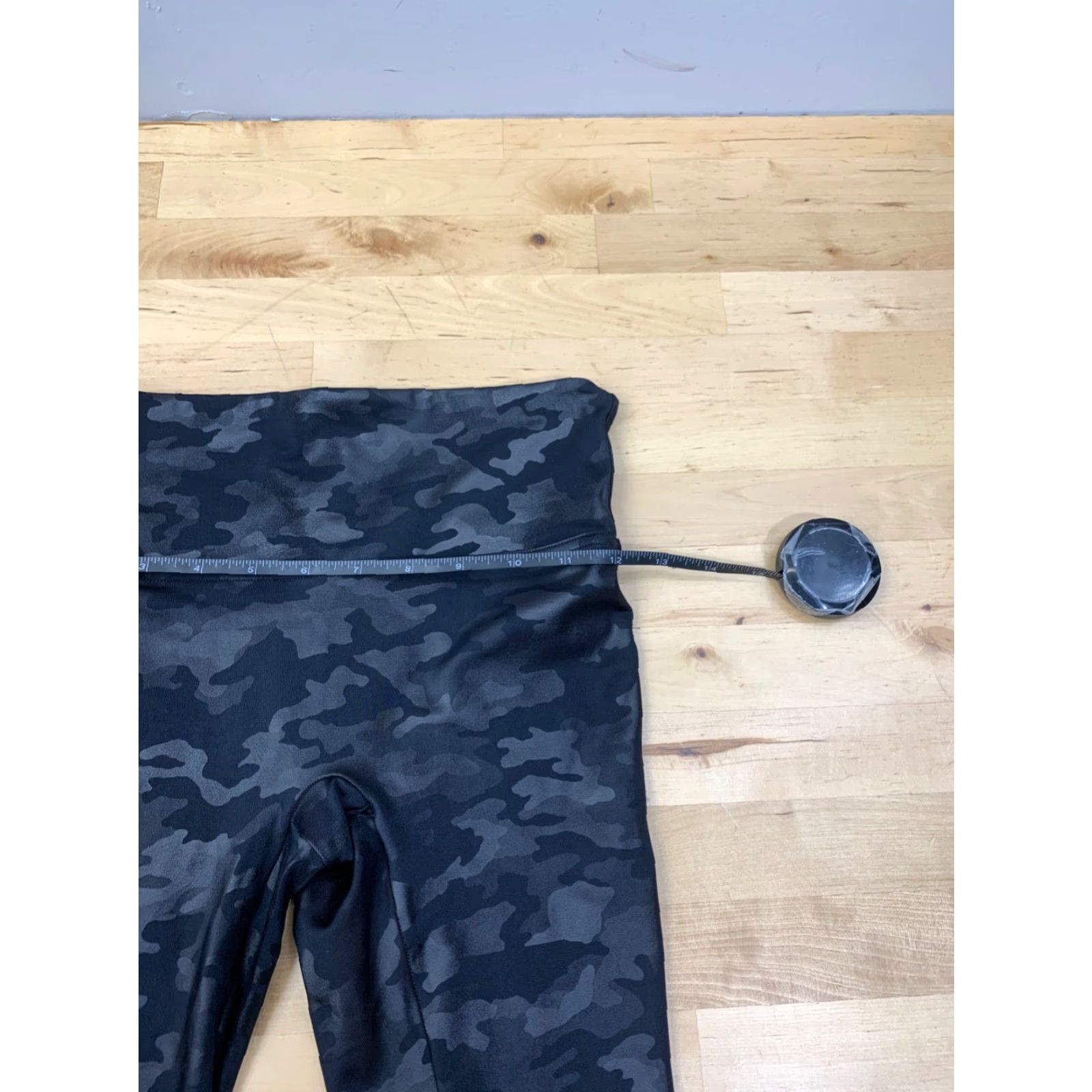 Spanx Spanx Faux Leather Leggings Camouflage Black Womens Small Casual Spanx Leggings S Black Camouflage Vintage No Nero? Size 28" / US 6 / IT 42 - 3 Thumbnail
