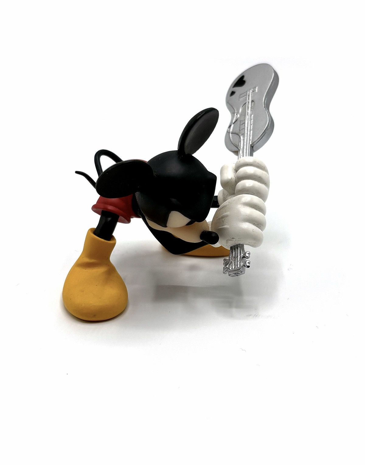 Roen Roen Collection UDF Mikey Smashing Guitar Figure Size ONE SIZE - 1 Thumbnail