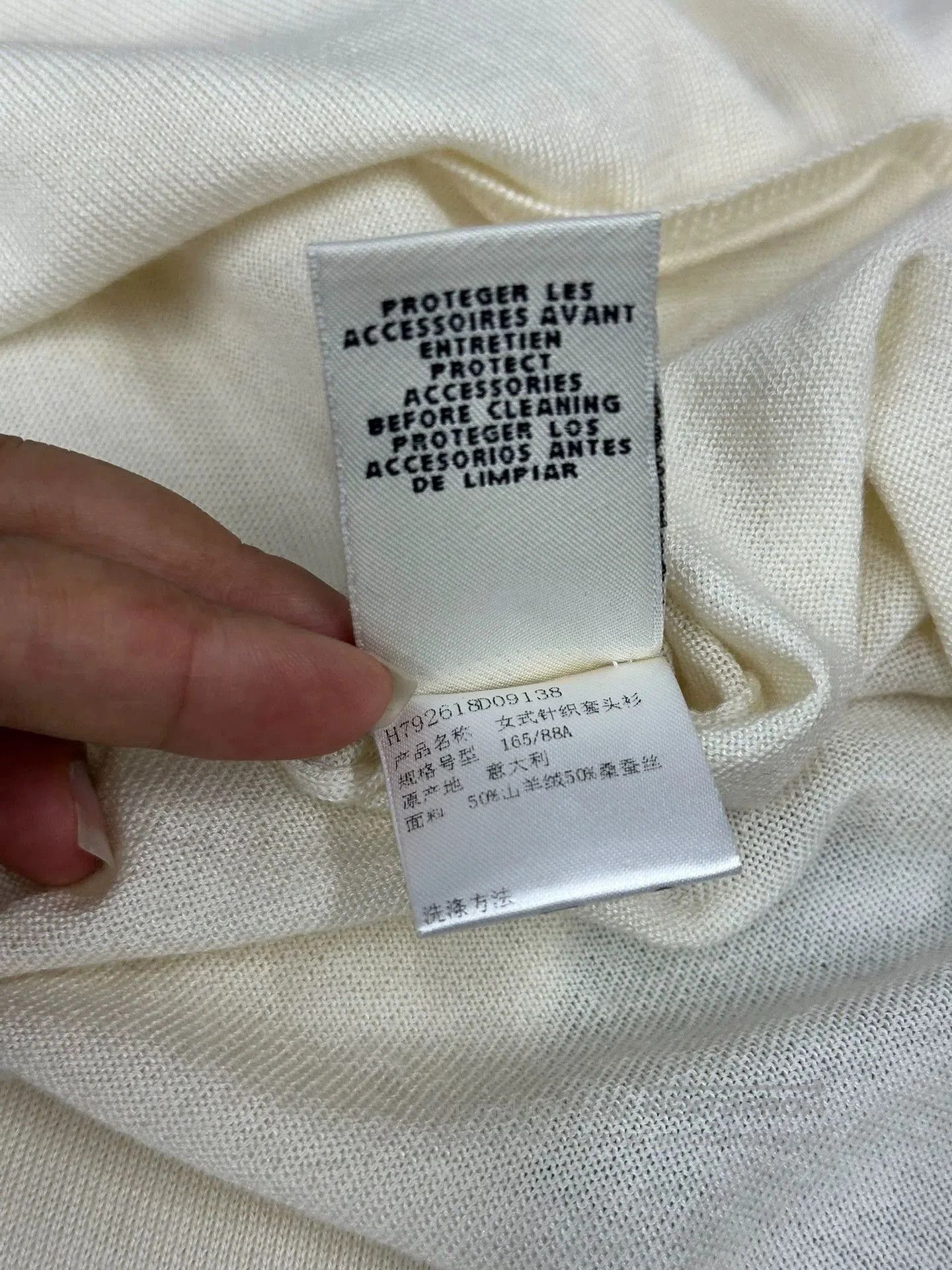 Hermes Hermes White Cashmere Turtleneck Sweater. Size US M / EU 48-50 / 2 - 7 Thumbnail