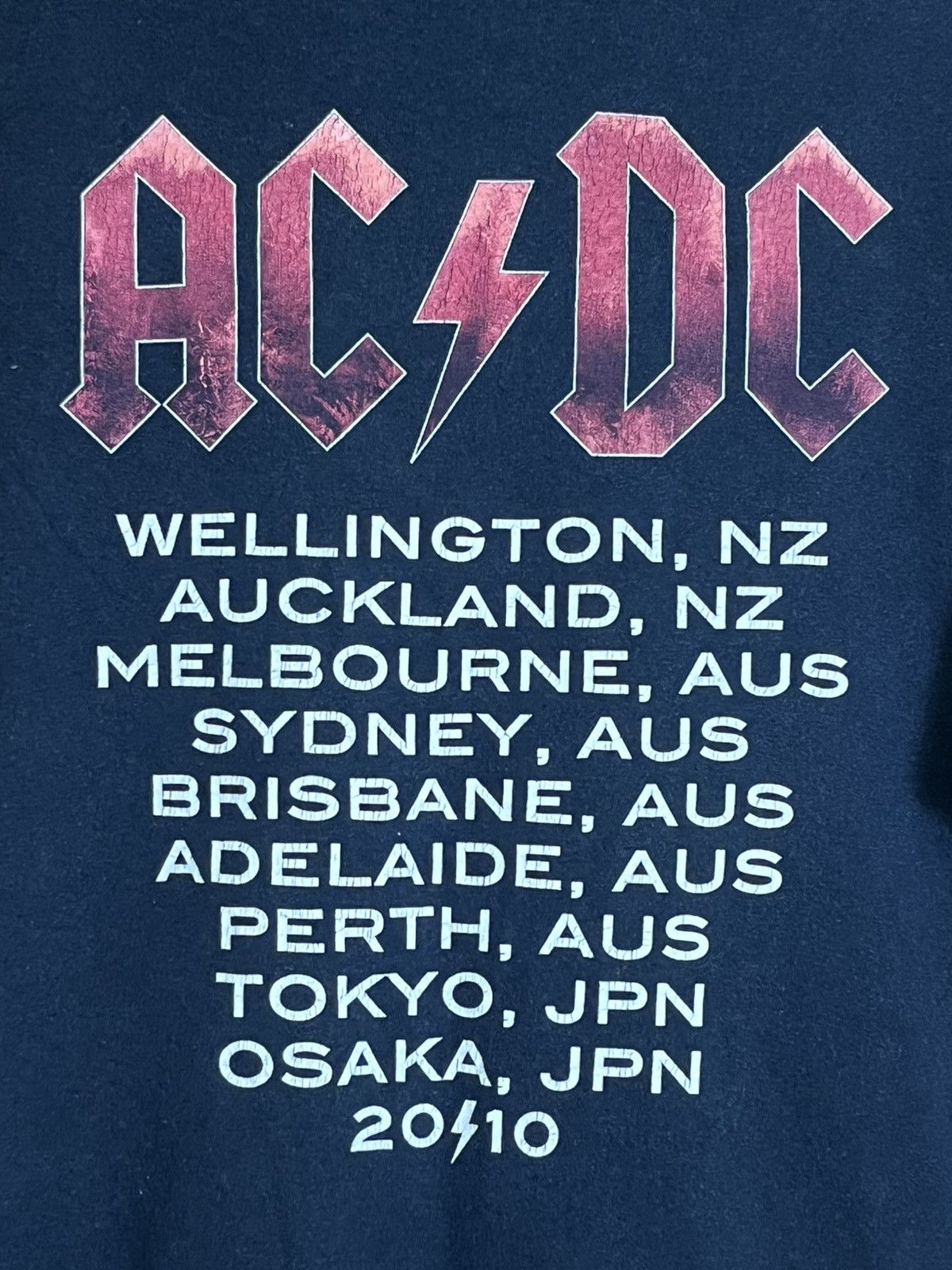 Band Tees Vintage 2010 ACDC shoot to thrill tour distressed t shirt Size US L / EU 52-54 / 3 - 5 Thumbnail