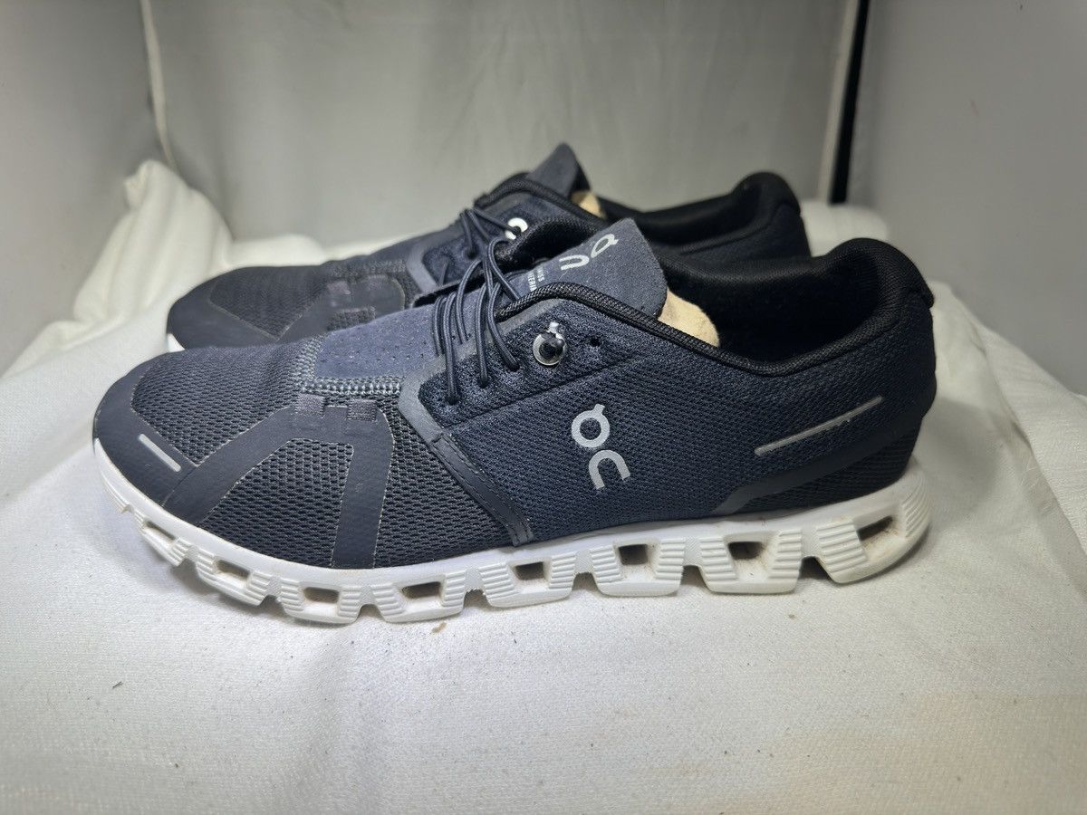 On PreOwned On Cloud 5 Black White Men's 8 Running Shoes Size US 8 / EU 41 - 1 Thumbnail