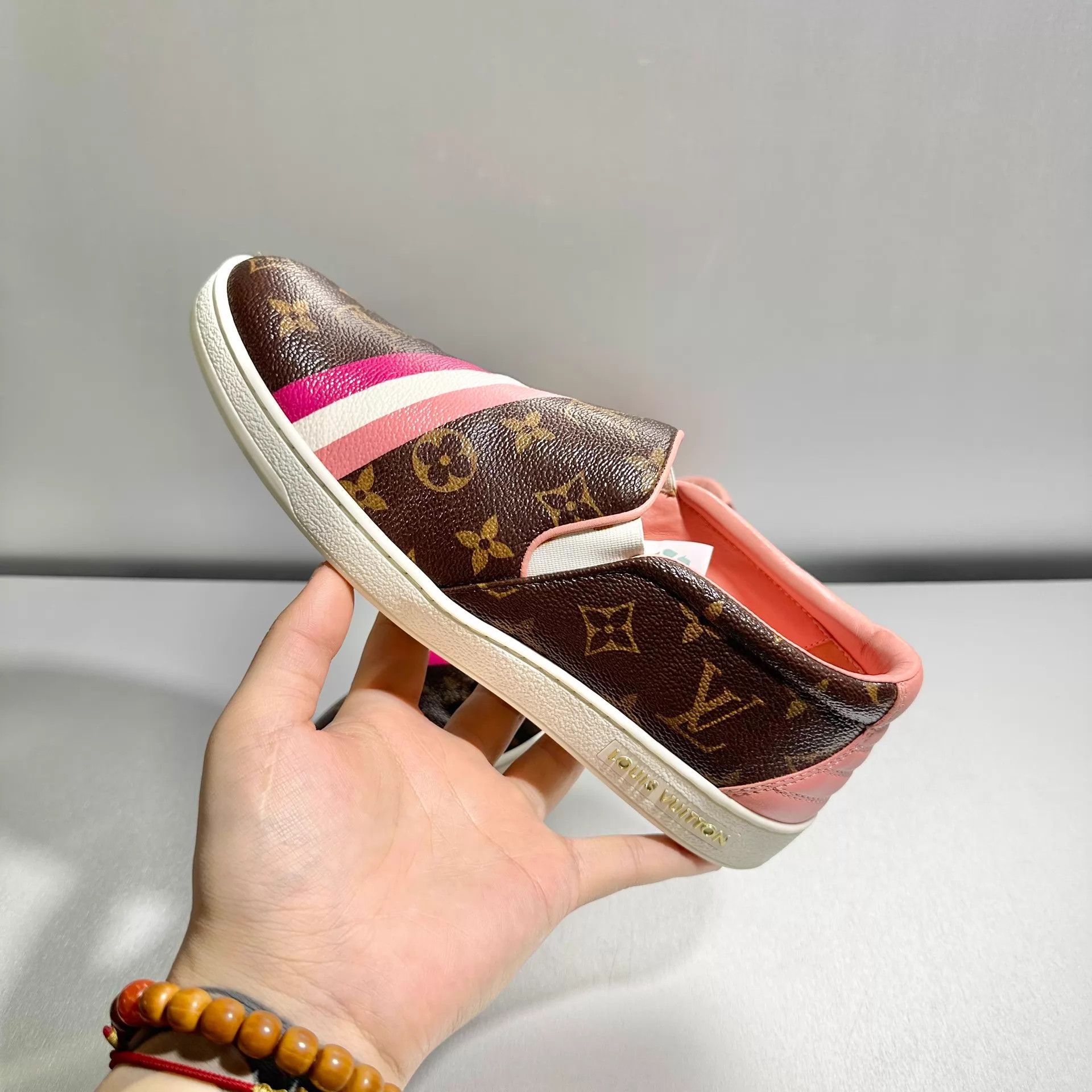 Louis Vuitton LV Monogram slip-on 37.5 2-3 worn excellent Size US 7 / IT 37 - 9 Thumbnail