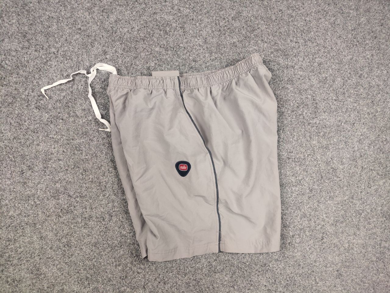 Nike Vintage Nike Casual Swoosh Gray Logo Shorts Y2K Style Size US 34 / EU 50 - 11 Thumbnail