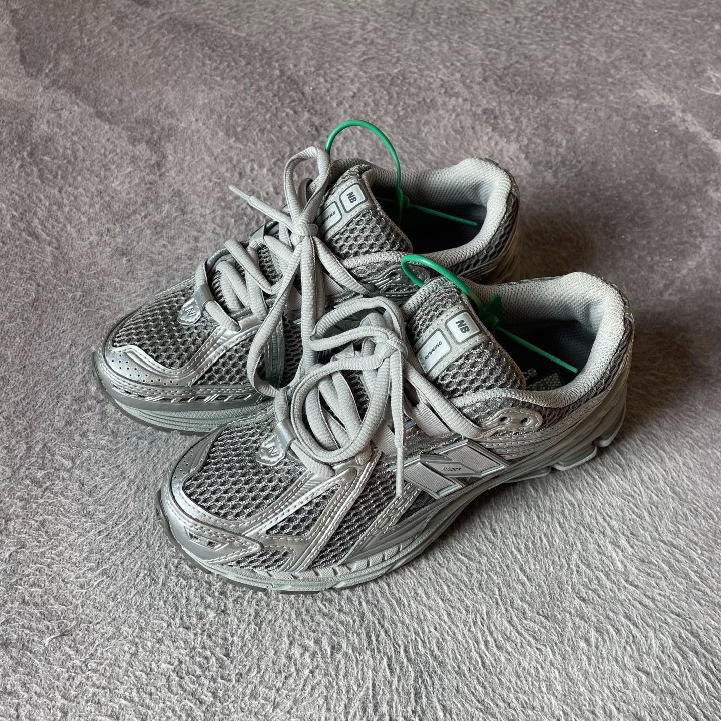 New Balance New Balance Silver Lowtop Sneakers M Men Size US 10 / EU 43 - 1 Thumbnail
