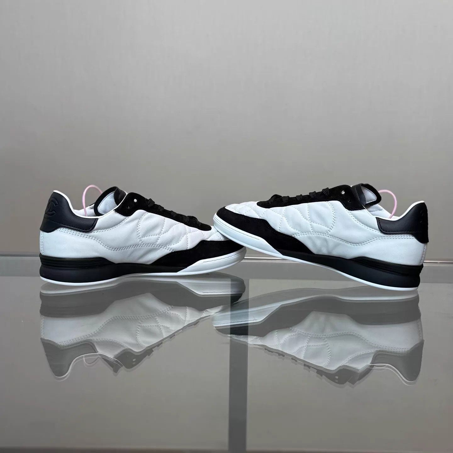 Chanel CHANEL 26S Black White Colorblock Deerfield Sneaker 38 Size US 7.5 / IT 37.5 - 6 Thumbnail