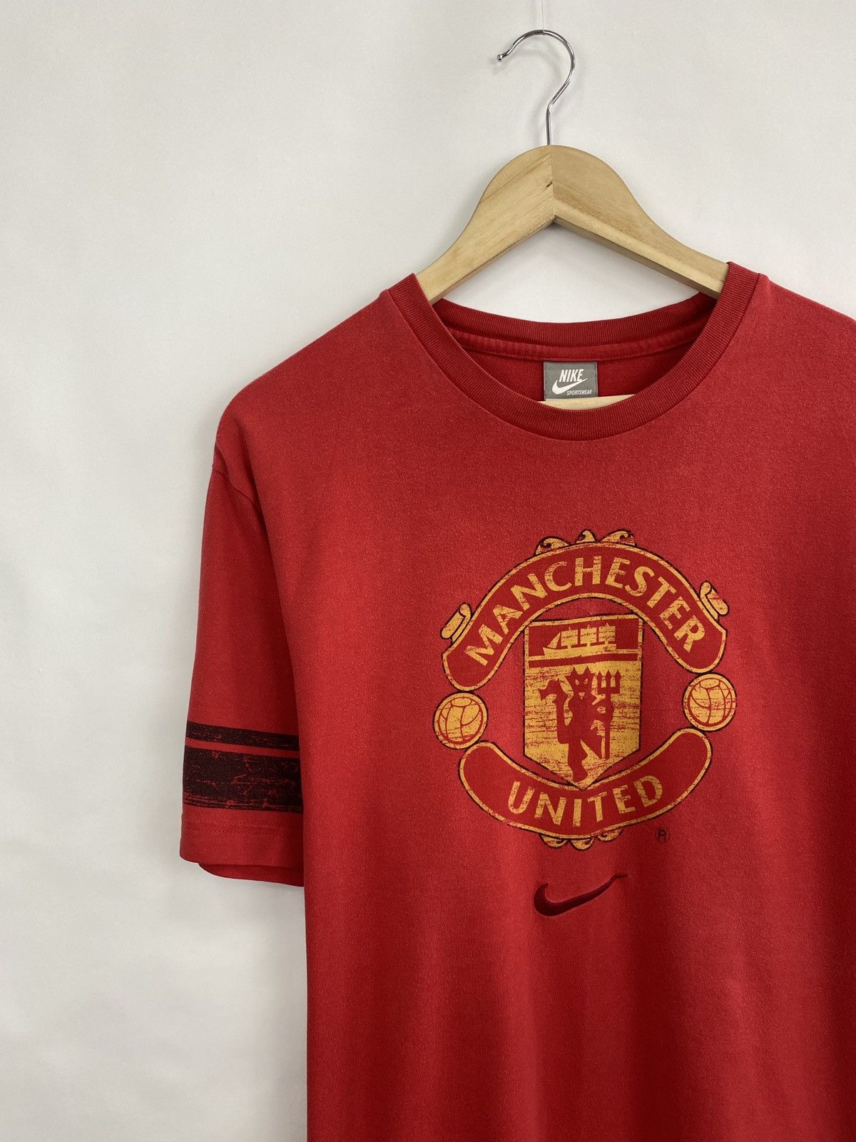Nike 🏴󠁧󠁢󠁥󠁮󠁧󠁿 Vintage 90s Manchester United Nike T-Shirt Rare Retro Y2K Size US XL / EU 56 / 4 - 2 Thumbnail