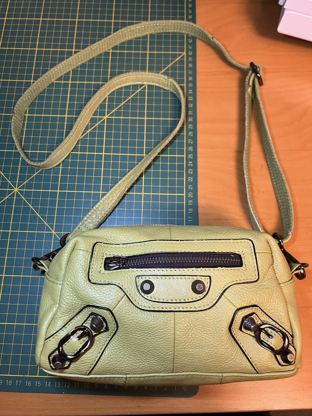 Leather Vintage SO.GA leather “city bag” stud crossbody bag Size ONE SIZE - 1 Thumbnail