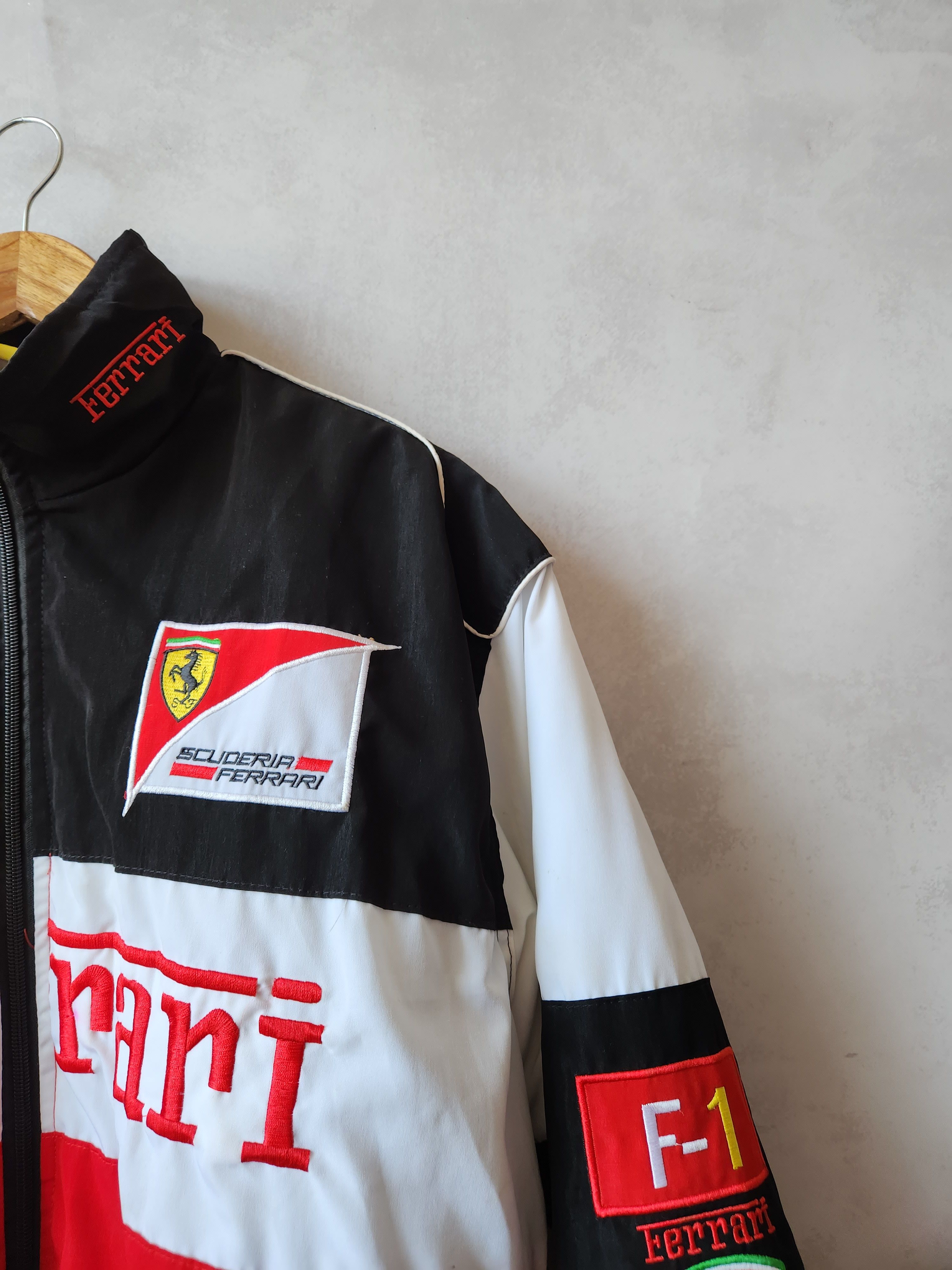 Ferrari RARE ! VINTAGE FERRARI BIG LOGO JACKET RACING F-1 Size US M / EU 48-50 / 2 - 5 Thumbnail