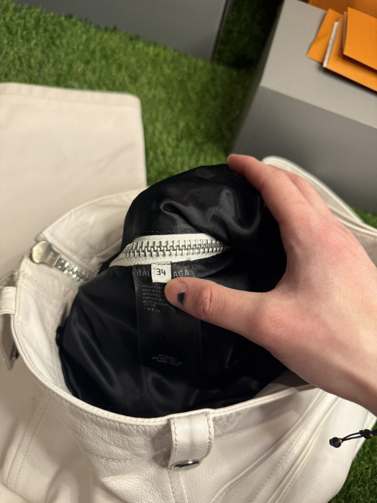 Balenciaga Balenciaga SS20 Look33 RUNWAY White Calf Leather Fetish Pant Size US 28 / EU 44 - 17 Thumbnail