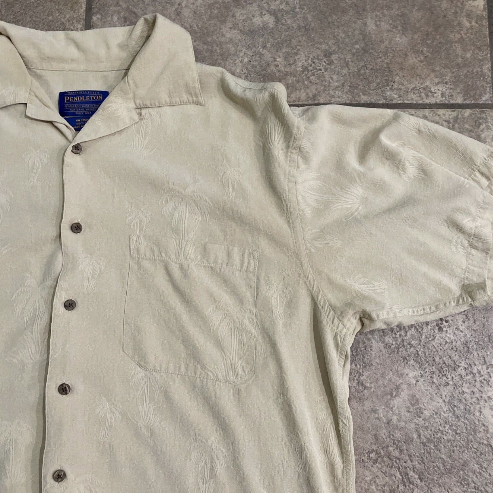 Pendleton Pendleton 100% silk button-down shirt Mens M Short Sleeve Beige Hawaii Style Button-Up Collared Shirt Size US M / EU 48-50 / 2 - 3 Thumbnail