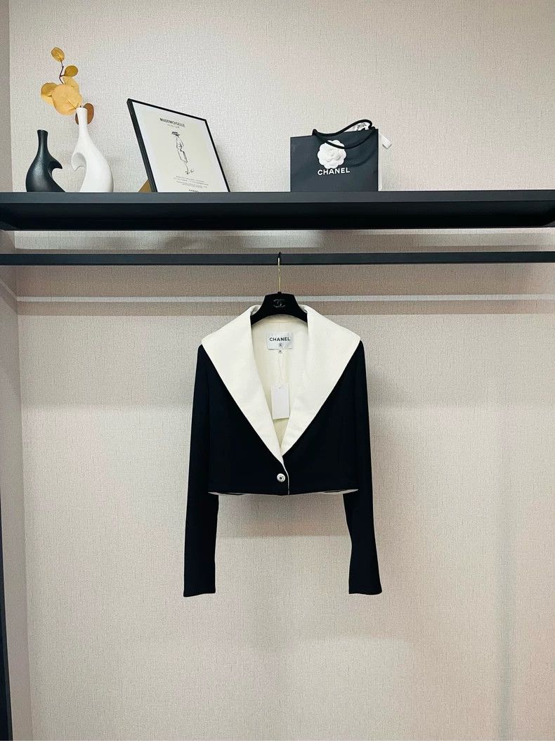 Chanel Chanel Black and White Silk Short Jacket- DMC Size US M / EU 48-50 / 2 - 1 Thumbnail