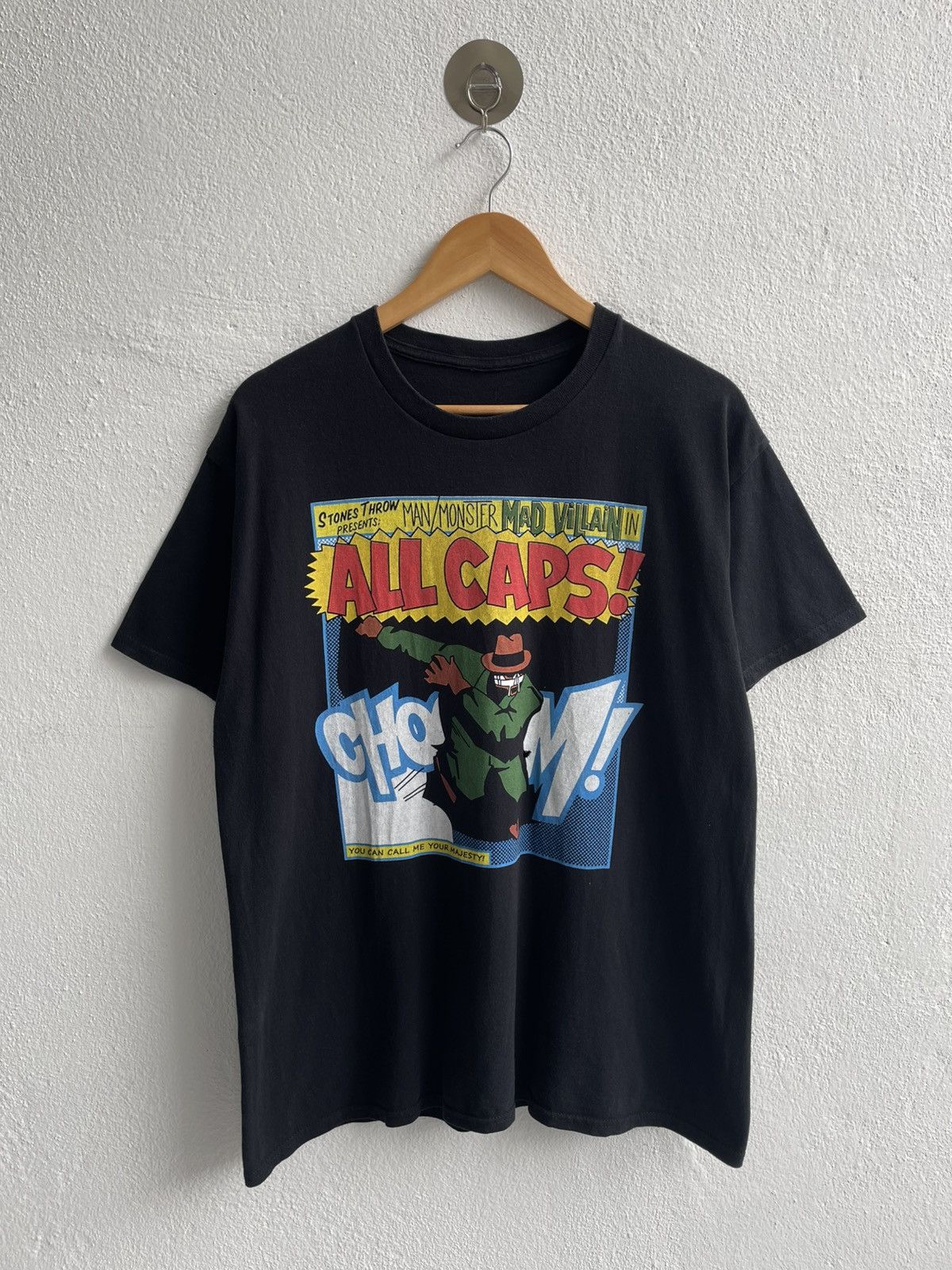 ✈ MADLIB MF DOOM (ALL CAPS!) Tシャツ Comfort Colors Madlib Doom All Caps Shirt, Mf Doom Shirt, Mf