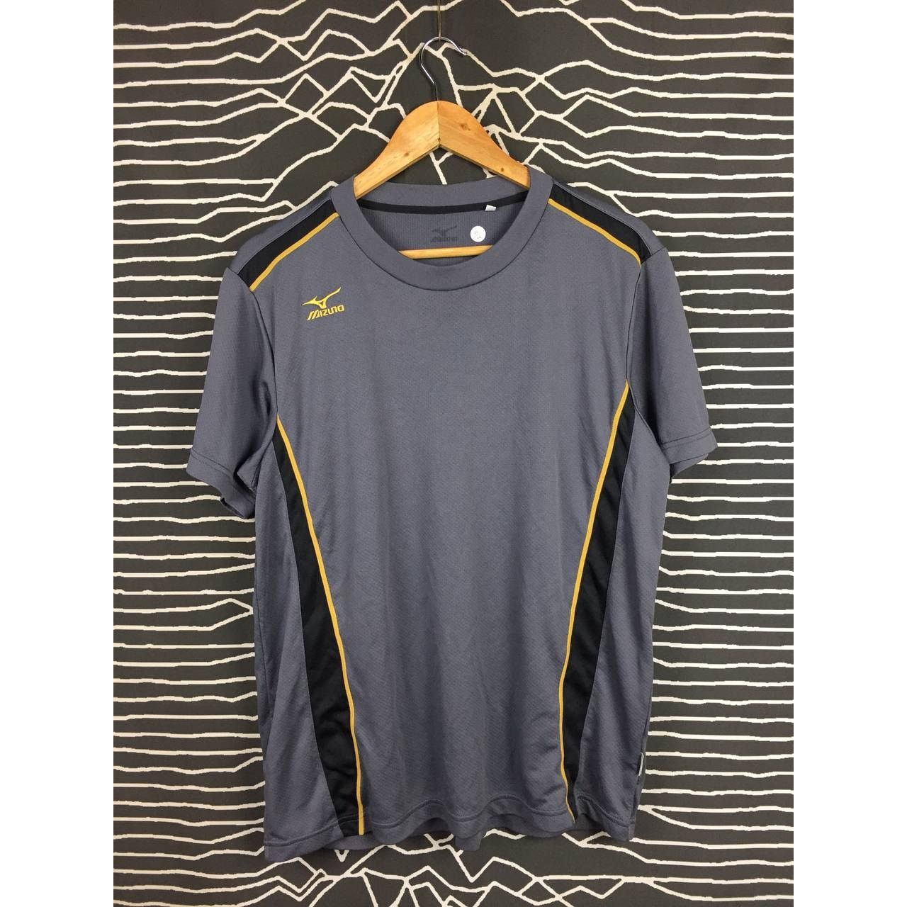Japanese Brand × Mizuno Mizuno Small Logo Short Sleeve Sportswear Jersey Size US L / EU 52-54 / 3 - 1 Thumbnail