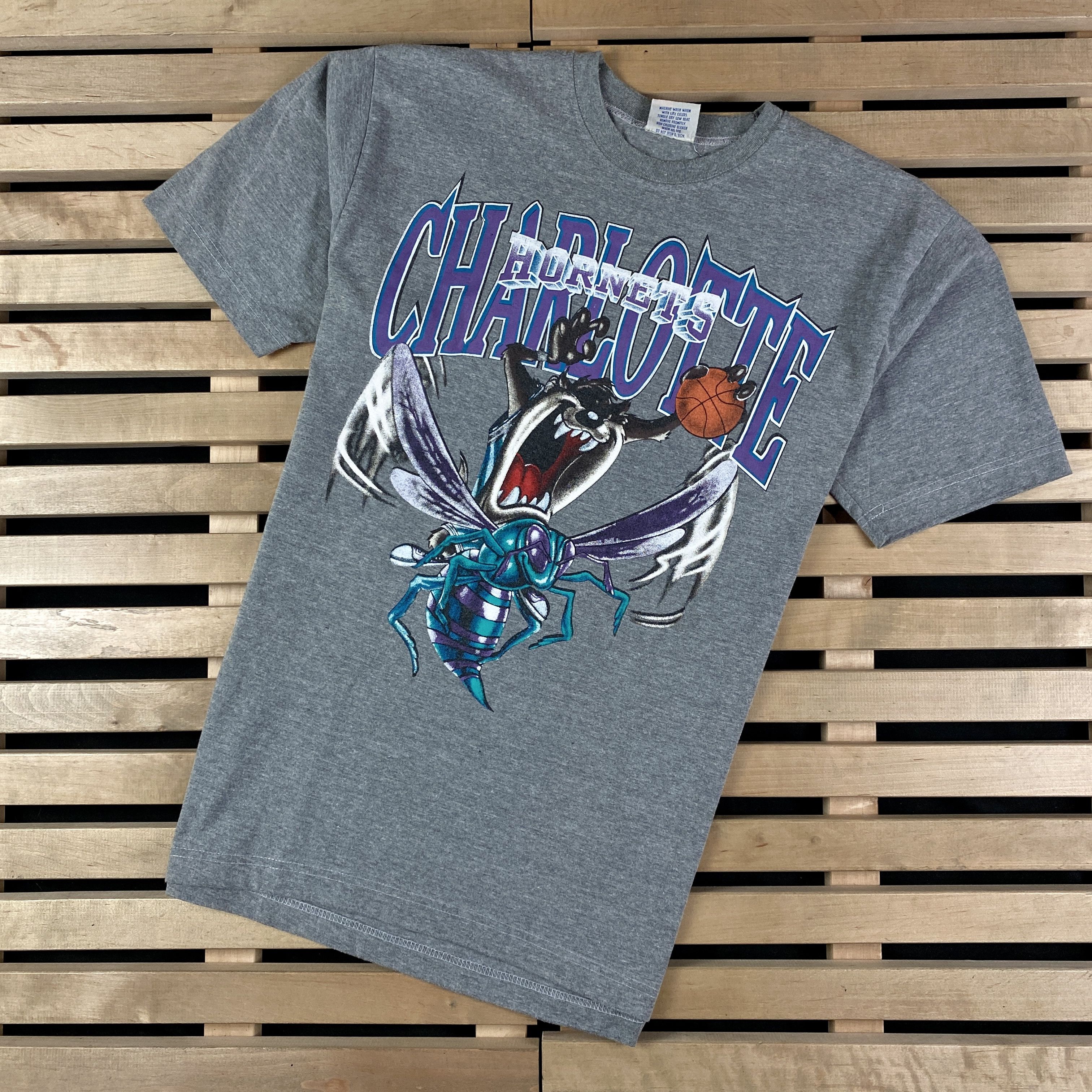 NBA × Vintage Vintage T-Shirt Looney Tunes Taz Charlotte Hornets Size L Size US L / EU 52-54 / 3 - 1 Thumbnail