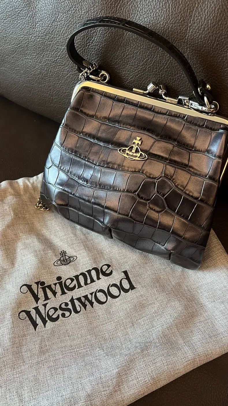 Other Vivienne Westwood size os Pure Cowhide Gunmetal Color Dumpl Size ONE SIZE - 1 Thumbnail