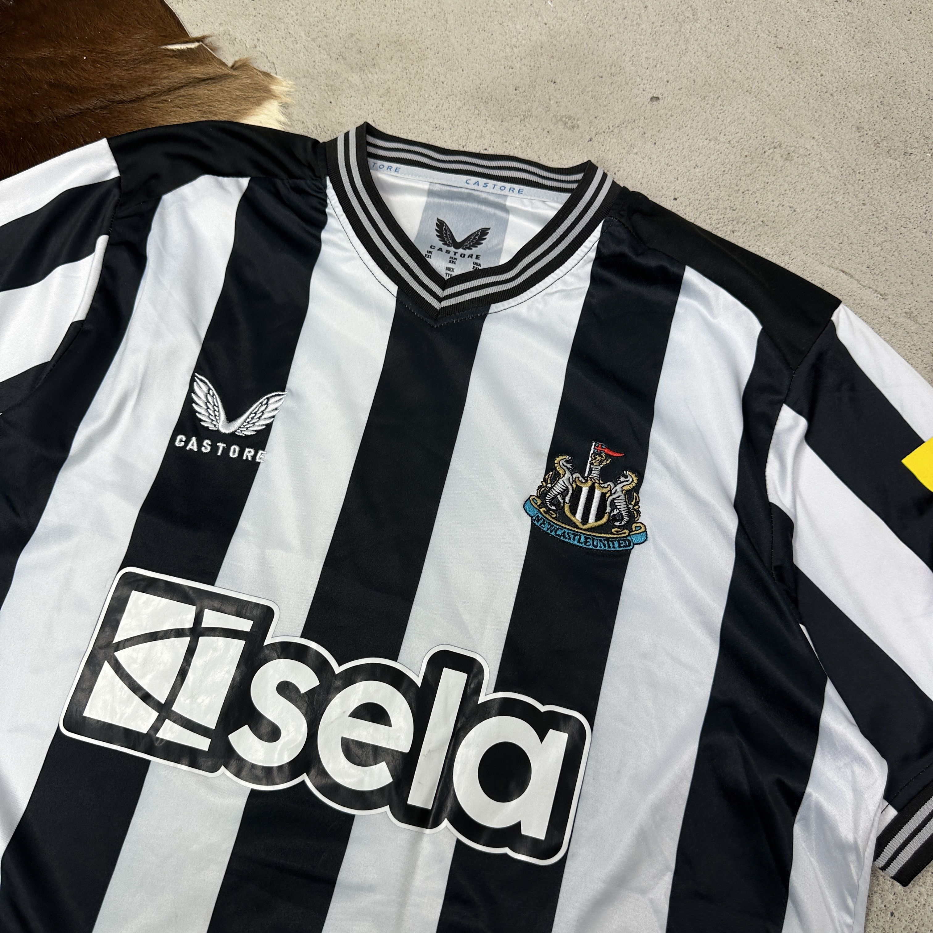 Vintage Vintage Sporty Castore Newcastle United FC 23/24 Jersey 00s Size US XXL / EU 58 / 5 - 2 Thumbnail