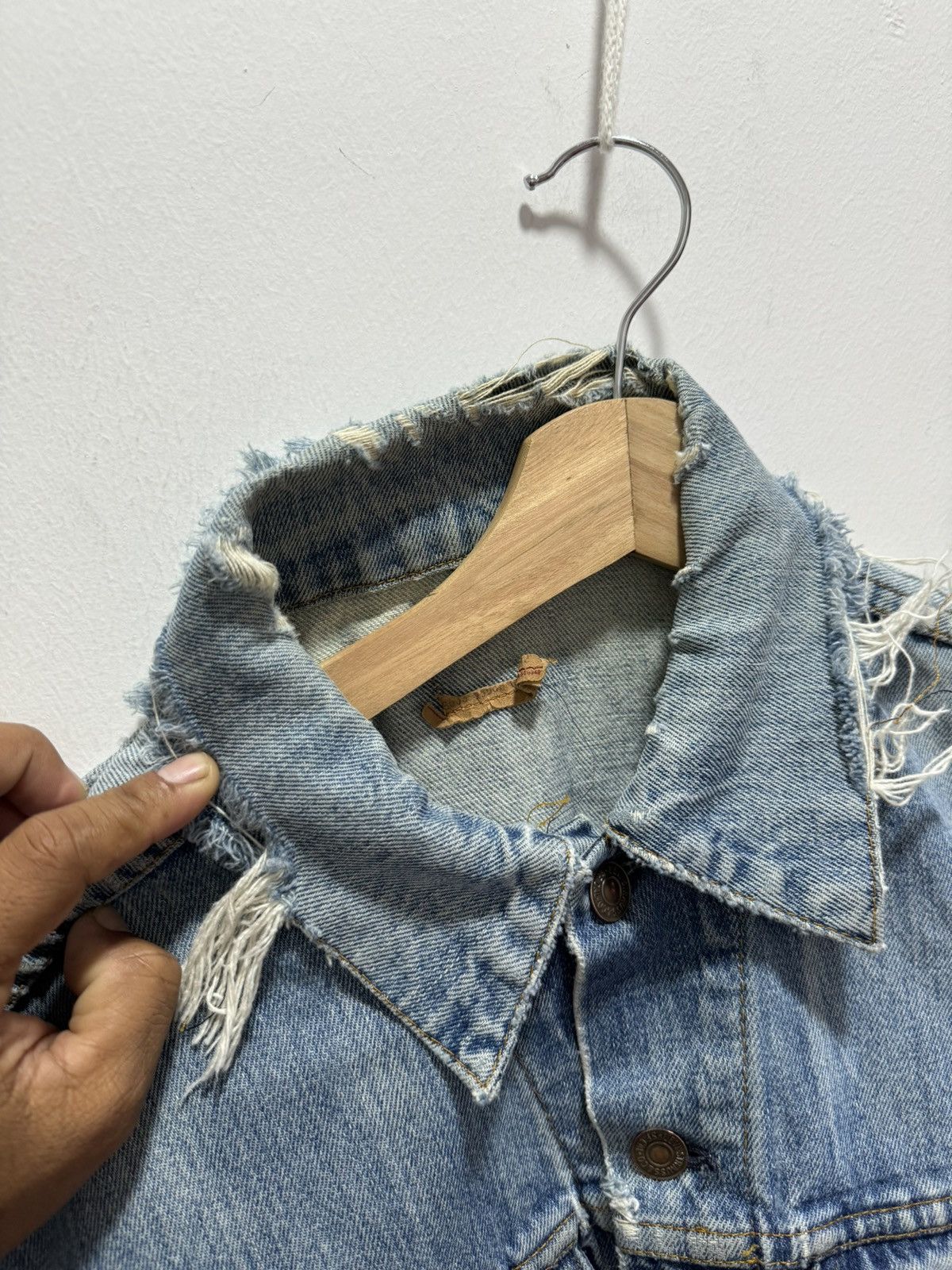 Levi's × Levi's Vintage Clothing × Vintage VINTAGE LEVIS THRASHED TRUCKER DENIM JACKET Size US XS / EU 42 / 0 - 8 Thumbnail